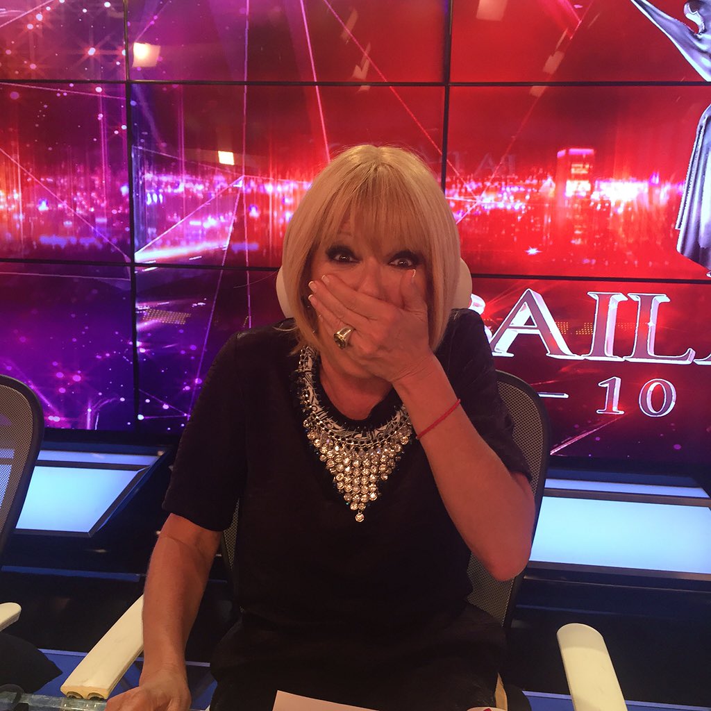 lizardoponce's tweet photo. No lo puede creer. @valientesoledad #Bailando2015 https://t.co/NtGRoM4fYh