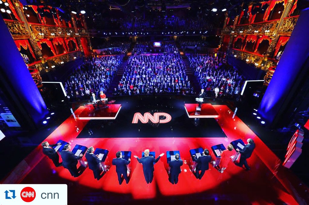 styleauteur's tweet photo. Debate style stays steady! Red=Power @cnn #gopdebate I decipher #tiecolor @HLNTV @RobinMeade https://t.co/b6PxJ8hffD https://t.co/P8HozTkiWw