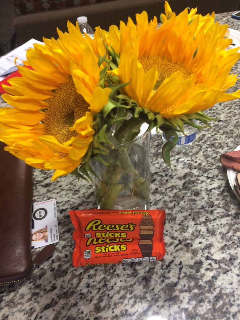 amberjoyt23's tweet photo. Thankful for my beautiful best friend for bringing me flowers and chocolate during finals 💕💕💕💕💕💕 https://t.co/a6vAAZPjRN