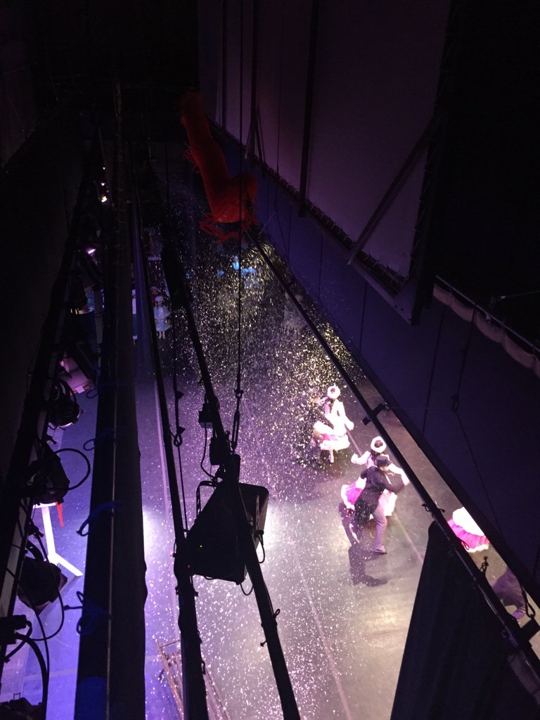 markeburge's tweet photo. Ermagawd snuuurrrr! #christmasshows #ihavevideotoo https://t.co/GOVlzvQYrq