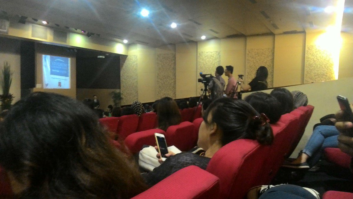 mrakapp's tweet photo. Bangga dan semangat datang ke seminar twitter ini @dwiadriansah @BINUS_UNIV #BinusInter https://t.co/CZuiSxFikz