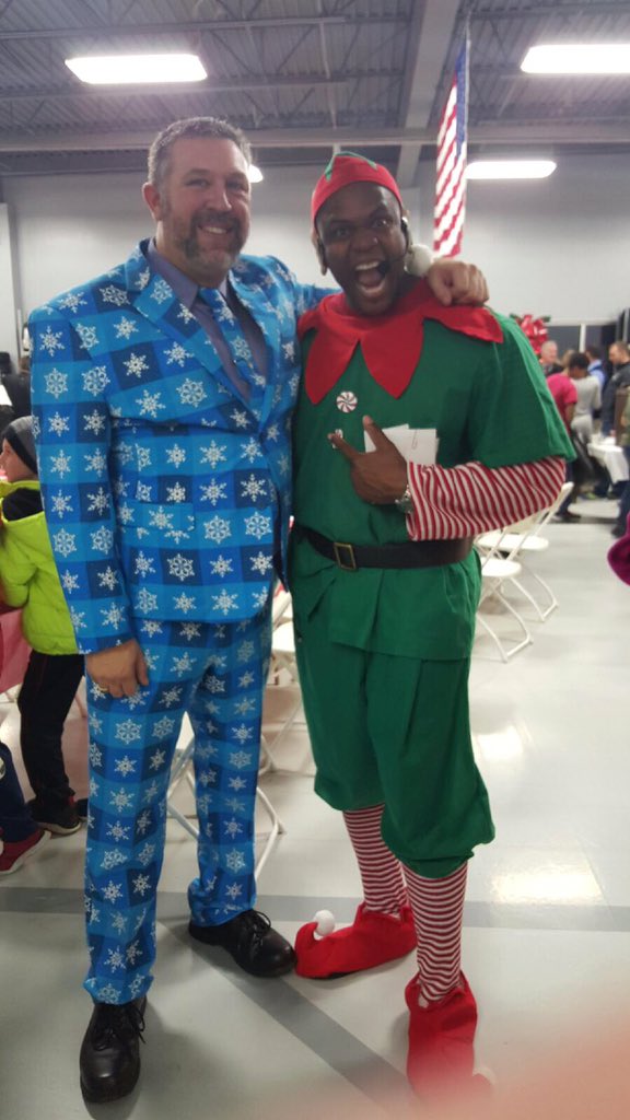 BiggsTRONg's tweet photo. These two dudes brought Christmas to 40 really cool kids tonight.  The #Elf and #jackfrost giving back @alexinames https://t.co/ybPuP4vSjN