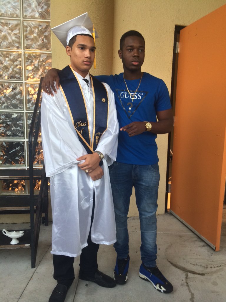 NoStress_Sam's tweet photo. Another graduation, Chico made it🙏🏽 @Max_IDK https://t.co/0wt3G0cc9e