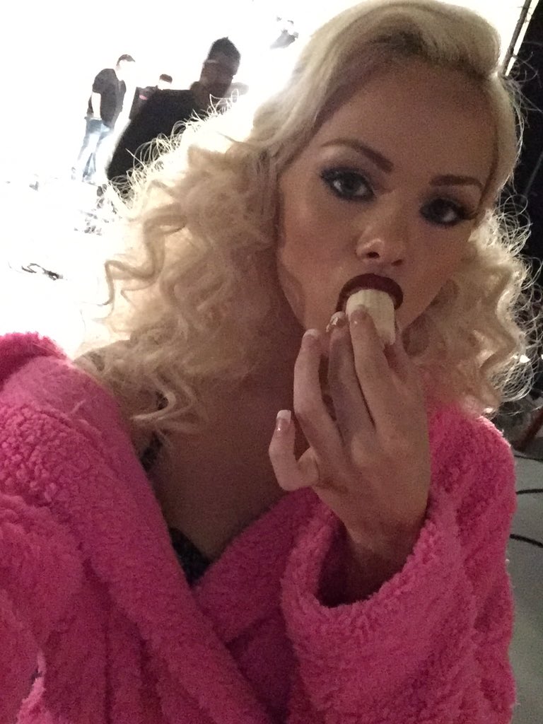 Tw Pornstars Elsa Dream Jean Twitter On Set With