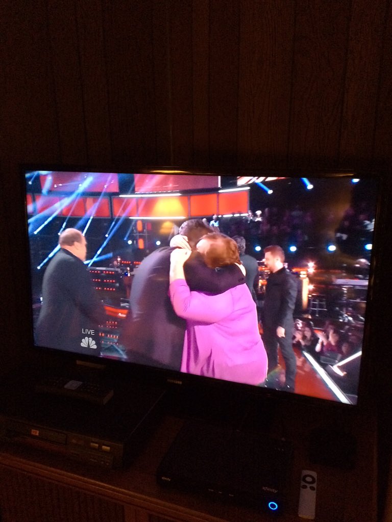 JRayM5's tweet photo. #AdamHug https://t.co/z0kXp5lLYM