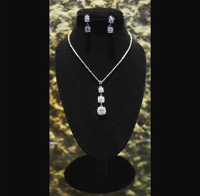 AsimiJewelry's tweet photo. Stunning silver necklace with silver earrings #AMAZINGJEWELLERY #Christmas2015 #jewellery #Silver #fashionweek # https://t.co/jiuZMJgQDC