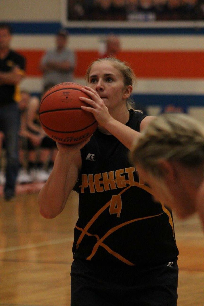 UCPrepShowcase's tweet photo. 2018 F/C @courtney_0304 scores 16 & grabs 9rebs in 27pt blowout @ Clarkrange #onetowatch #getinNOW #futurestarnow https://t.co/oZTXBBtnWM