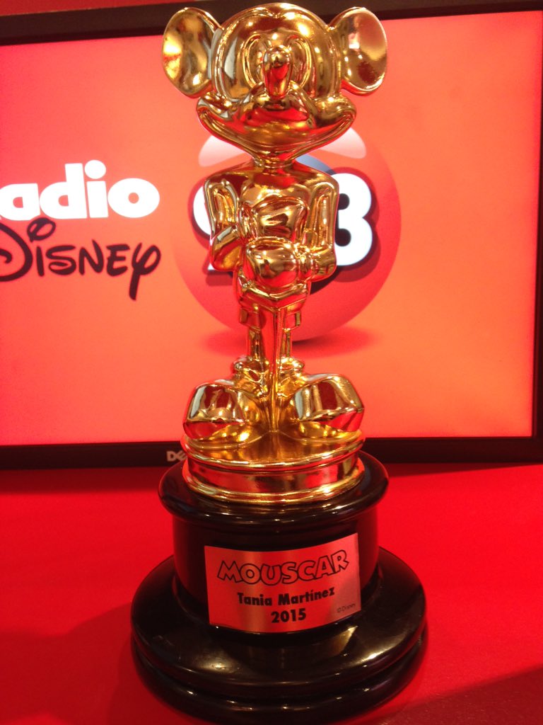 pelirrojaradio's tweet photo. "Volando alto pero con los pies en la tierra" #mousecard #Disney #MickeyMouse #BuenasNoches https://t.co/yx5phniLgy