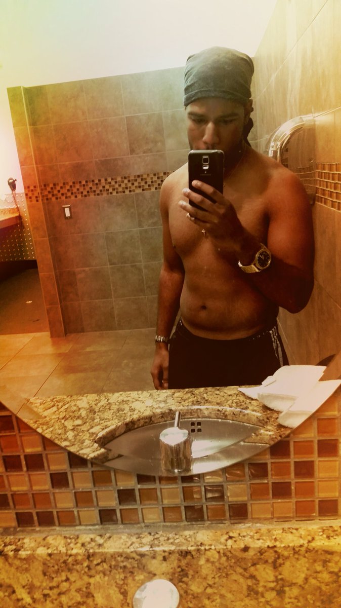 Kmoney21AllStar's tweet photo. Gotta stay in shape and stay motivated ๐ฉ๐ช #goal #timetobulkup #flexability #fitness https://t.co/pvXrJGYoPT
