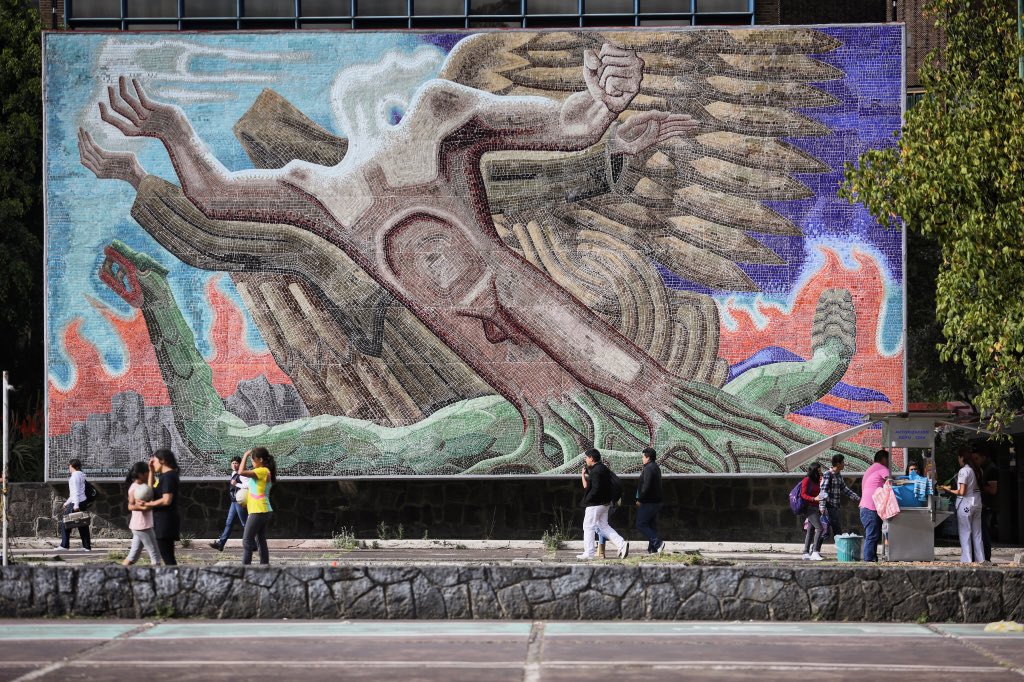 Santiago_Arau's tweet photo. "La superación del hombre por medio de la cultura" por #Eppens Facultad de odontología #UNAM #MexicoCity #Mexico https://t.co/iXZUhEjbYv