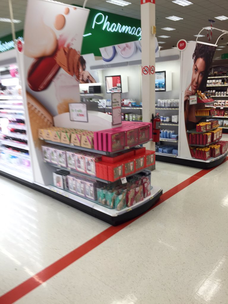 lewmeg2's tweet photo. Ready for Santa to shop! #go sales @detroitswan @ContrucciJoe @AultMatt @TargetEryn https://t.co/buldfSpxXu