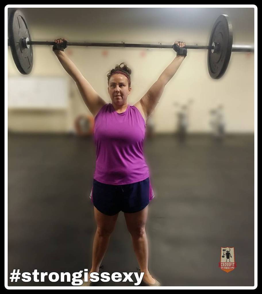 CFPetroglyph's tweet photo. Strong is beautiful!! #crossfit #crossfitbabes #crossfitisforeveryone
#overheadsquats #strโฆ https://t.co/grI3VrSemh https://t.co/AtFMXbruLj