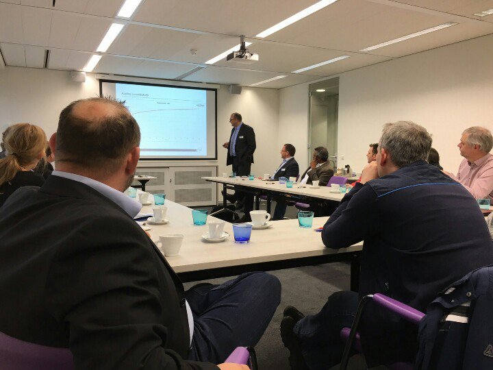 air_atwork's tweet photo. #IndirectAdiabatischeKoeling in datacenters bespaart energie! Seminar Schaeffer IT Systems. @air_atwork https://t.co/egSFp6Tb7d