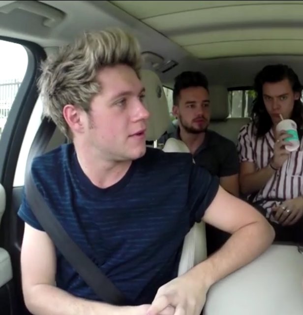 definenjh's tweet photo. Admiring /ad'mʌiə'in/ :

1. to look at someone or something impressive with pleasure and approval

#1DCarpoolKaraoke https://t.co/GZJ1HpIzEH