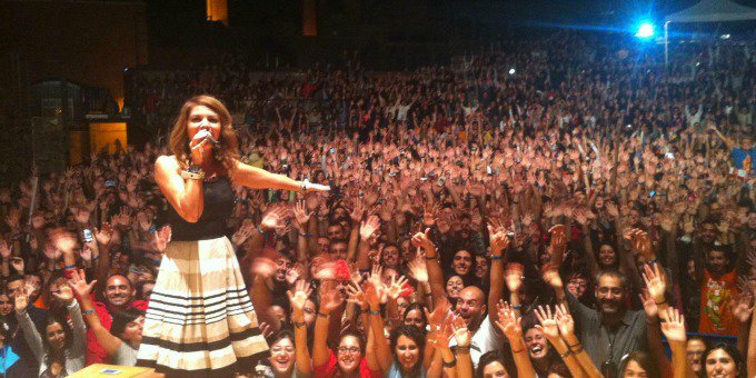 #CristinaDAvena a Genova per una serata revival
liguria24news.it/2015/12/16/cri…