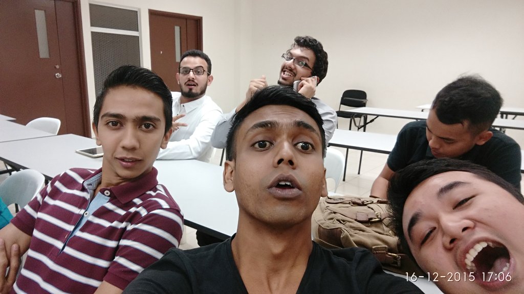 mufagh21's tweet image. yang present kt depan itu deme.kat belakang ayuh kite selpie. #lastclass #lastpresentation #hukhukhuk