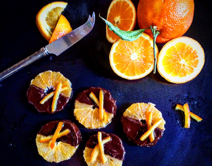 TiniChef's tweet image. Dark #chocolate covered oranges with caramelized peels. An exceptional winter #recipe! bit.ly/1O5l3a5