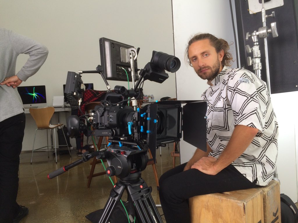 Studio_AVA_'s tweet photo. Camera Assistant Marcin overseeing our Sony FS7 camera rig at Milk studios earlier today. #beautycounter #setlife https://t.co/3yubYHMf0V