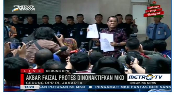 Metro_TV's tweet photo. Surat Pemberhentian Akbar Faizal Ditandatangani Fahri Hamzah https://t.co/TCrTJbGJvW https://t.co/KAKf18ZIQv