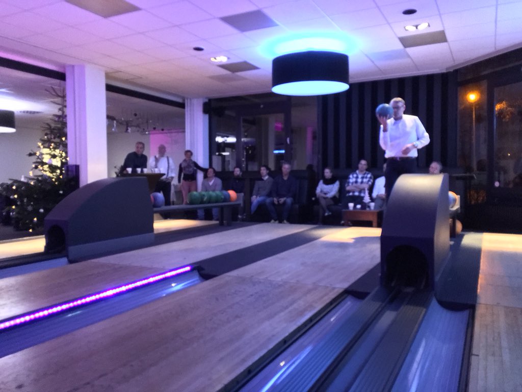 Het jaar afsluiten met team Delden. Bowlen om 07:00 's morgens! Netwerken mag ook leuk zijn :)