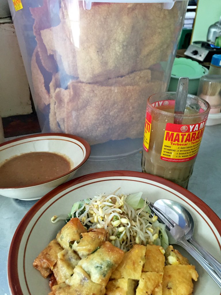 novaputong's tweet photo. Mariii qta sarapan 👍🏻
#nasipecelMartabakPerkedeljagung
#krupukGendar
#kacangijoanget
@nasipecelmbakMull,Salatiga https://t.co/JPgPbAoARp