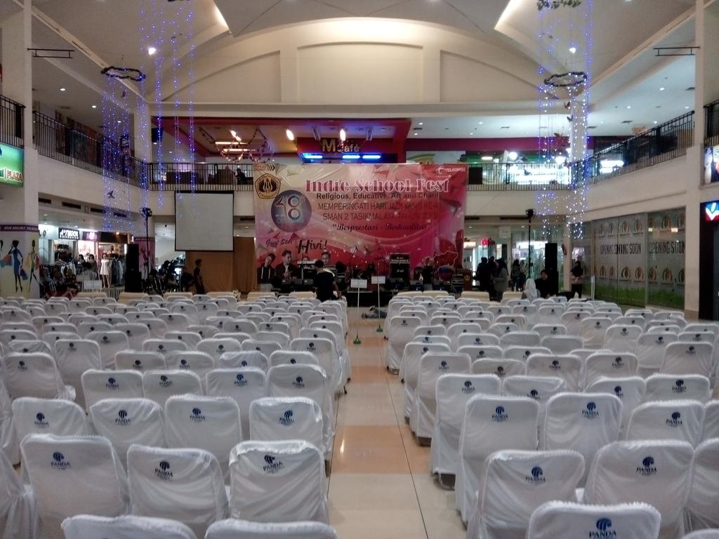 osissmandatas's tweet photo. TODAY!! BE READY GUYS! #HUTSMANDATAS48 #IndieSchoolFest #HiviGoesToSMANDATAS https://t.co/dTRwnBxAUy
