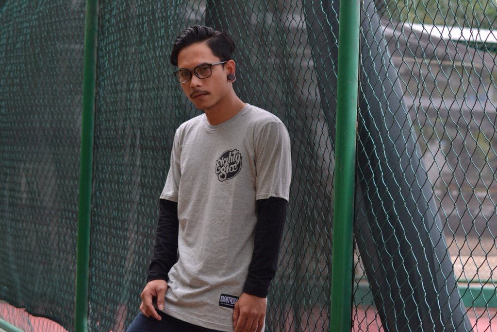 Available male tees 
Code : Es.013.TL
Price :130k
Size  : S M L