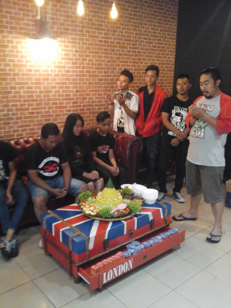 Congrastt buat om daff dan teteh buat Barber Shop barunya Mr Daff Barbeshop yg mau dateng silahkan mumpung ada promo