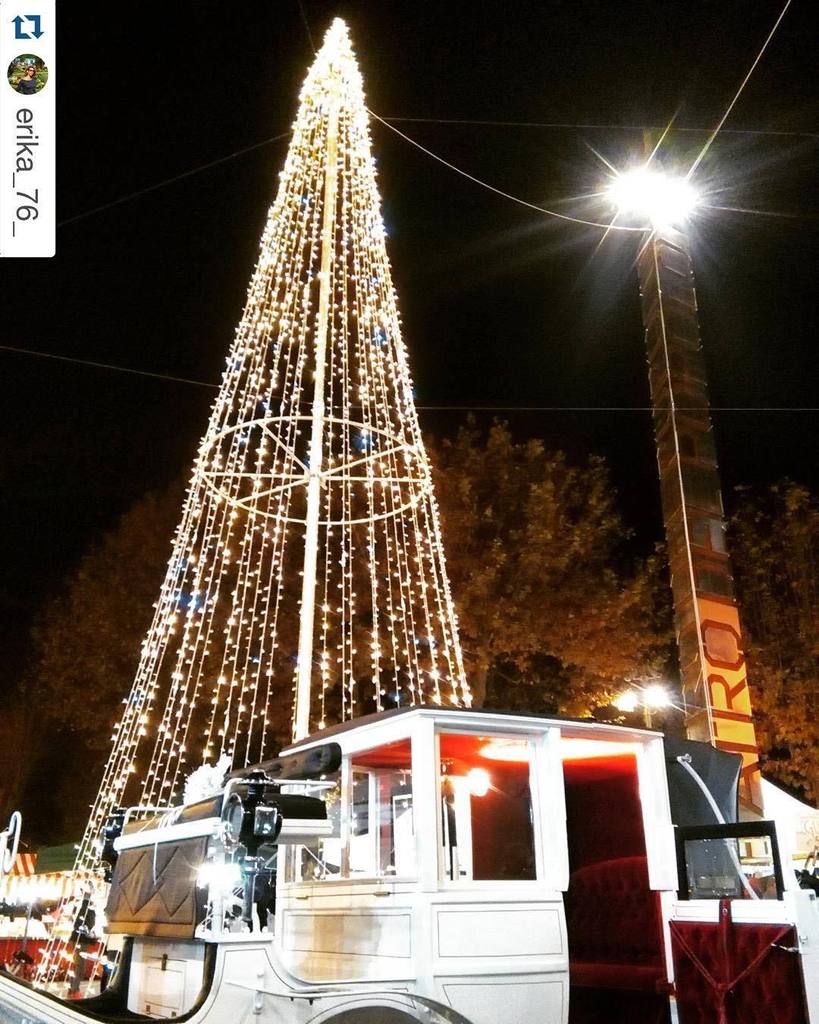 DonnaModerna's tweet photo. Buongiorno. Oggi #donnamodernainviaggio aspetta il Natale a Firenze con @erika_76_ with @r… https://t.co/nv5zy2XTeu https://t.co/uHpMctEJhg