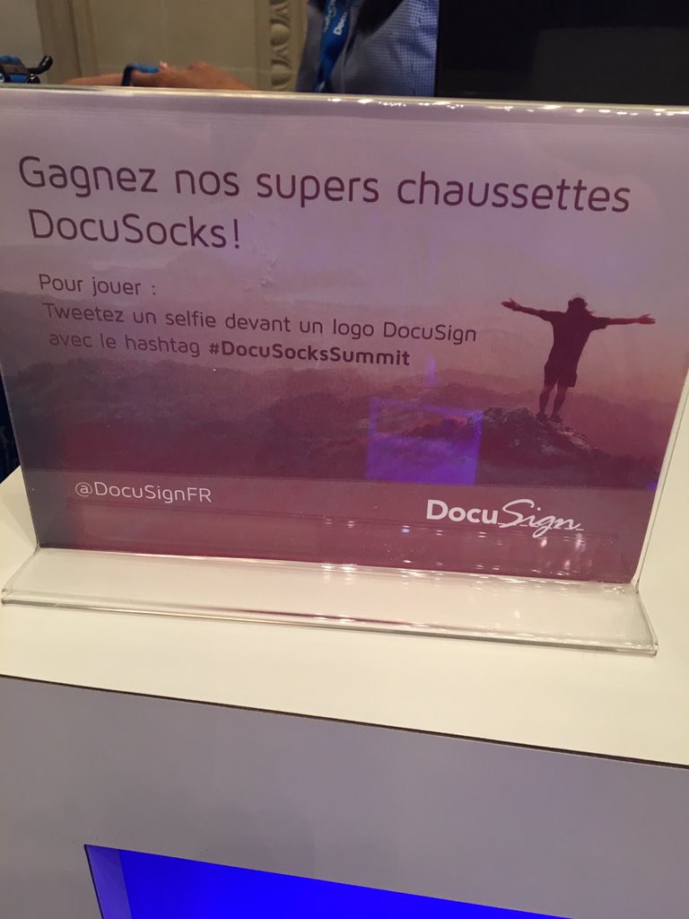 DocusignFR's tweet photo. Si vous êtes à notre #DocuSignSummit vous pouvez gagner nos DocuSocks ! Tweetez #DocuSocksSummit avec un selfie ! https://t.co/Lzd35ix6UU