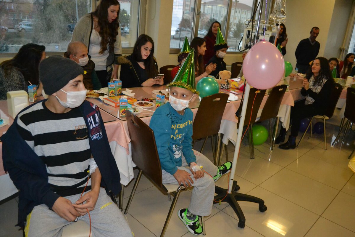 Onkoloji Hastanesi Lösemili Çocuklara Ziyaretimizden Kareler 😊😊🌺