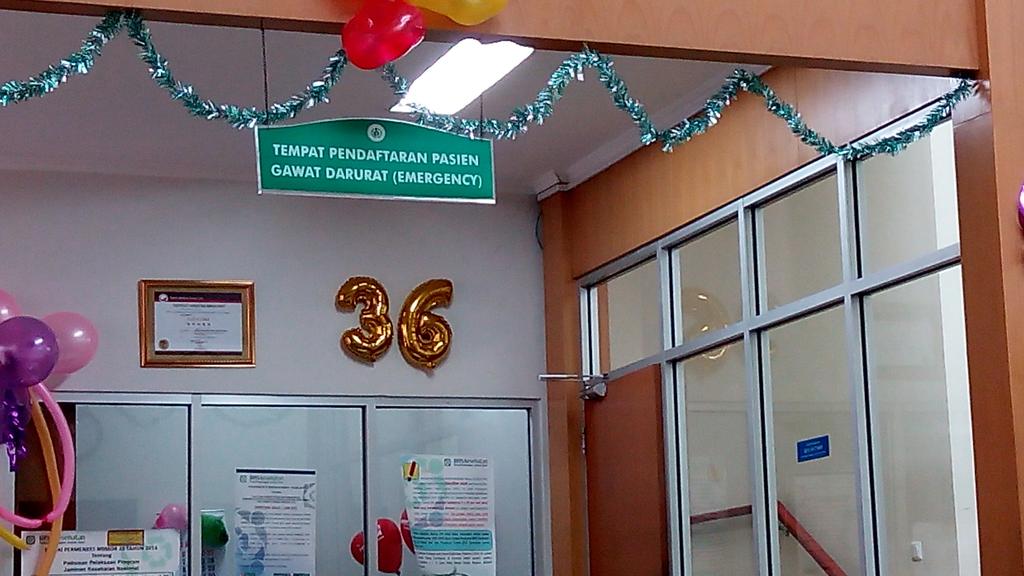 CiiyoKurniawan's tweet photo. gagal fokus, cepet sembuh mah 😢 #prayformom #prayforuas https://t.co/GG91EiUzXd