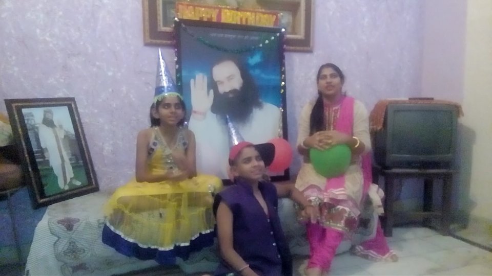 ujalaraminsa's tweet photo. @Gurmeetramrahim #MSG2IN9THWEEK
Agr tum na hote to ye Duniya jl mrti .prem ki Ganga bha rhe h MSG... https://t.co/LuhZrL8Hg3
