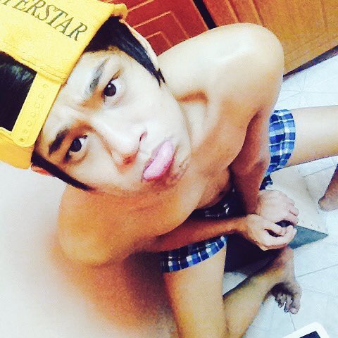 jestinlife's tweet photo. Girlbestfriend pls? 
Retweet https://t.co/sYvUGu44a5