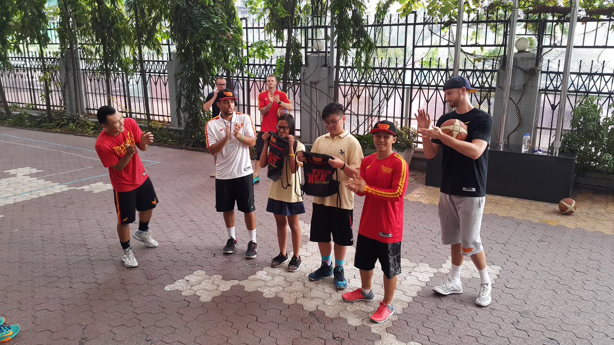 Quangn88143's tweet photo. The Saigon Heat came out to give pointers to our AIS students. #aisvnrocks #amisvnfun https://t.co/sR1CGkUMzh