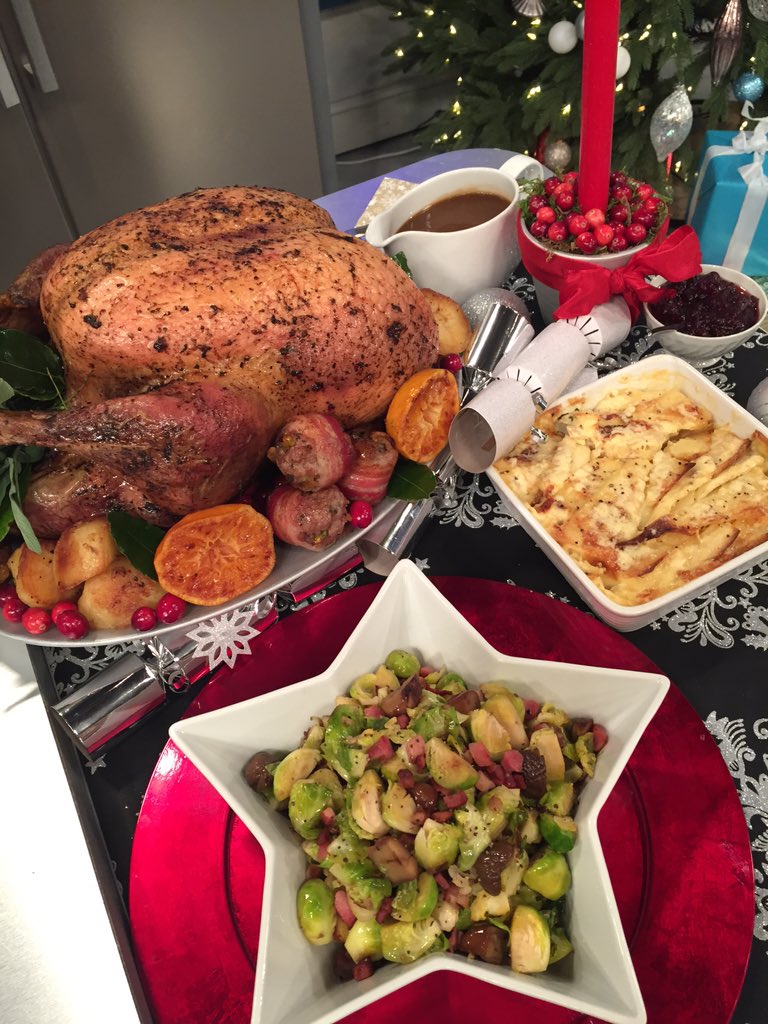 the-perfect-christmas-dinner-trimmings-food-lorraine