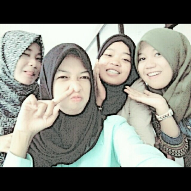ameliahd1's tweet photo. Karena Teman yg konyol lebih menyenangkan di banding teman yg gaul =D ({}) :* ☺♥ #Iwillbemissyouu #moment ♥ https://t.co/Aa6EvUcjVm
