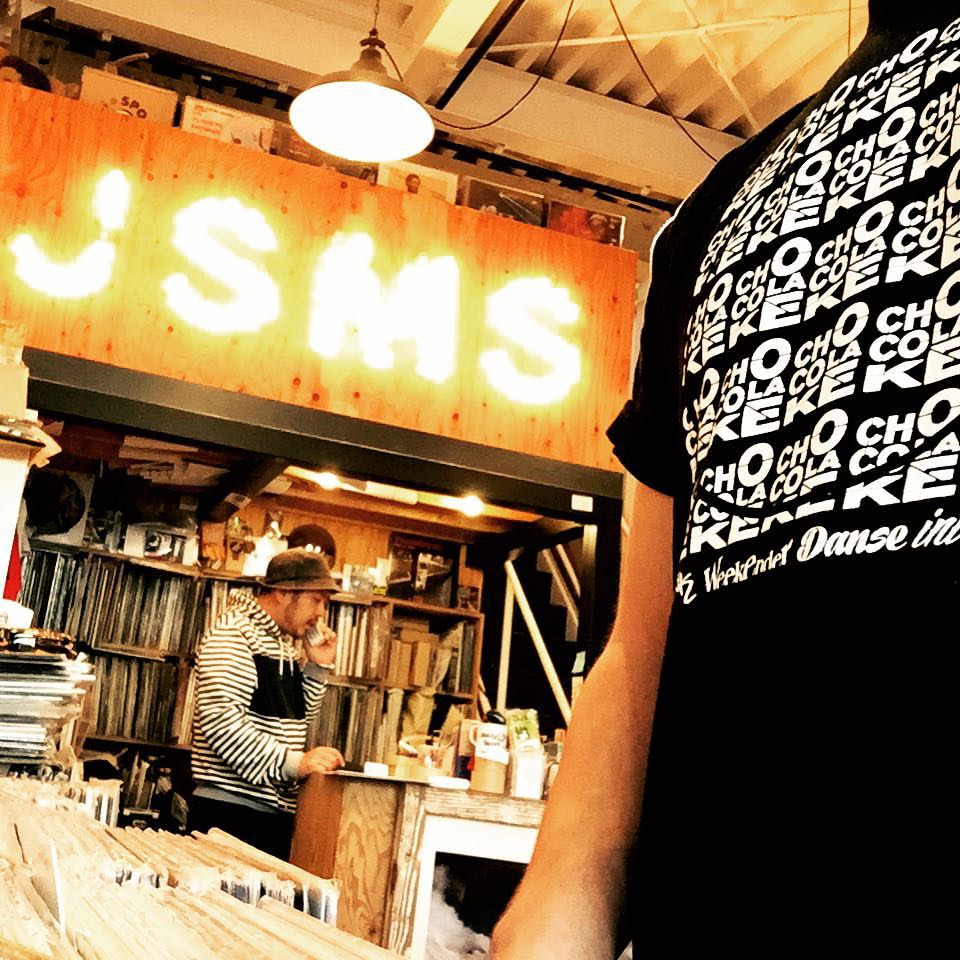 KeChocola's tweet photo. ChocolaKe diggin' in Tokyo !!! Dope ... https://t.co/YTolMLbEBm