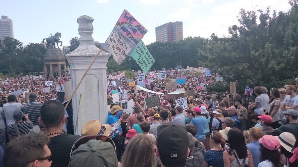 SocialSA_'s tweet image. The situation right now in Gardens, Cape Town at the #ZumaMustFallMarch. 💪
