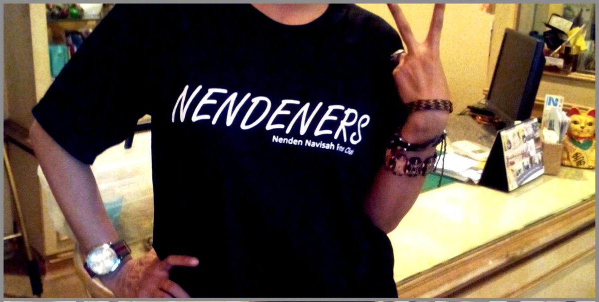 Ayo tebak, apa warna favorit <a href="/NavisaNenden/">Nenden Navisah</a> kunjungi nendenavisah.com  dan dapatkan 2 paket merchandisenya