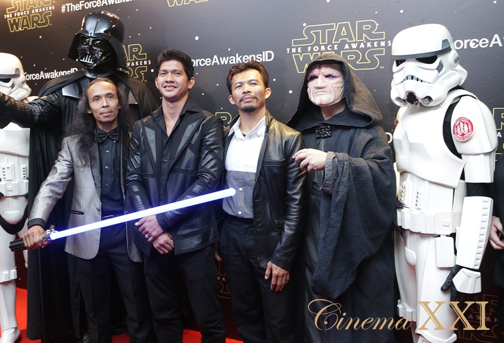 cinema21's tweet photo. 2 Tahun Trio The Raid 2 Ini Rahasiakan Keterlibatannya di Star Wars: The Force Awakens. https://t.co/gyp2l1Y0Yj https://t.co/1yl1Yasccd
