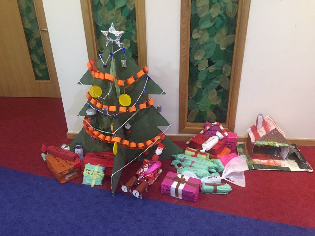 OnyxWSO's tweet photo. #recycled #festivetree #competition #EcoFriendly π https://t.co/sHNkk3oXeC