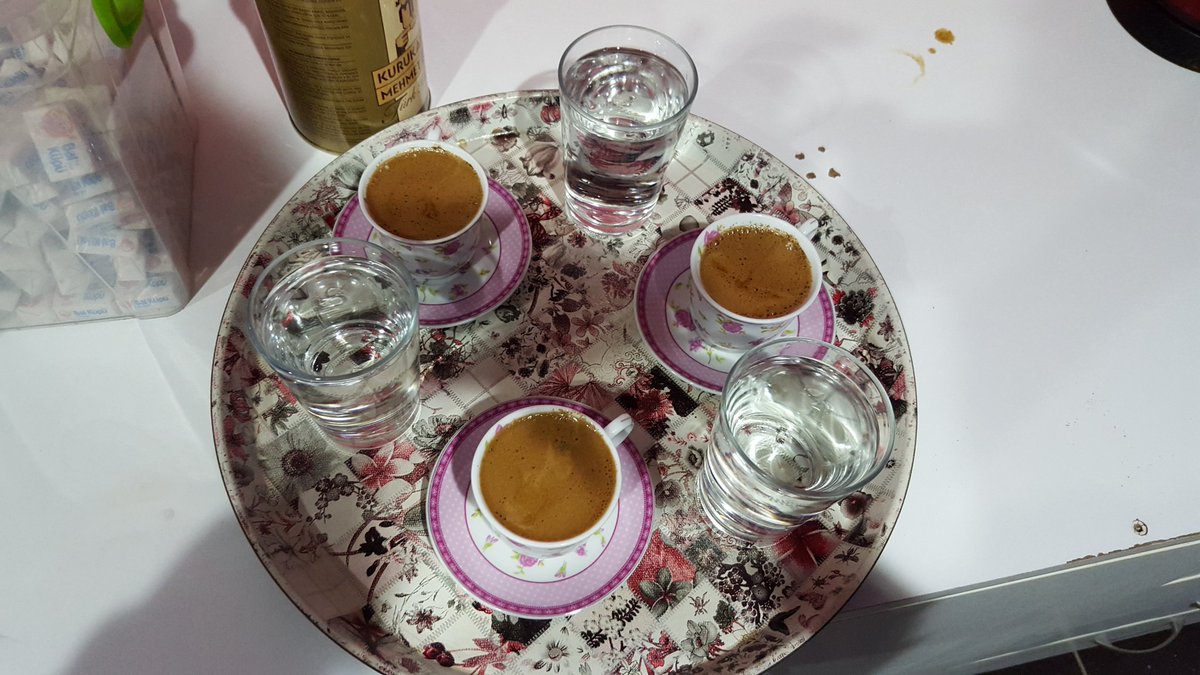 Keskinn97's tweet photo. Buyrun kahve saati 
Afiyet olsun  😄😄😉😉 https://t.co/jUaHY7CPQu