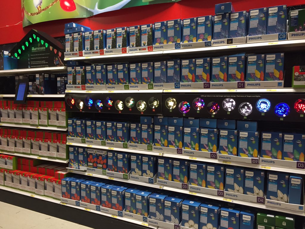 Meg_Geg's tweet image. Entire logistics team Ptm-ing seasonal = #logisticswin ! #IntheStore #OntheFloor