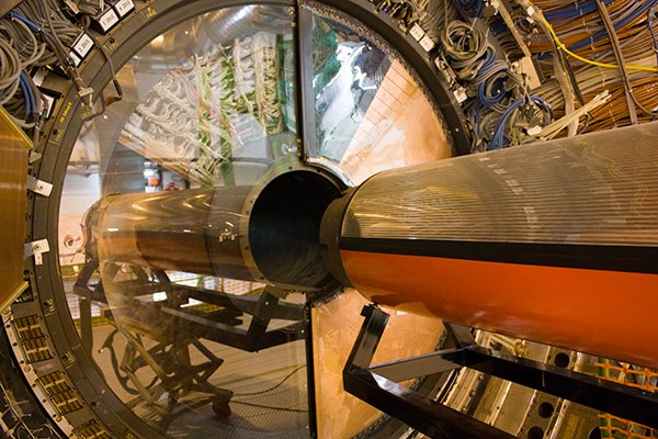 CSIC's tweet photo. Indicios en el @CERN de una nueva partícula que revolucionaría la física https://t.co/hxfkev3Hft Vía @LaVanguardia https://t.co/cGlU38UrwL