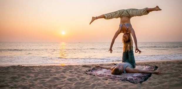 #Event AcroYoga Class <a href="/HouseOfWow1/">House Of Wow</a> #Bandra this weekend. Details  bit.ly/1NSOJLT #fitness #yoga