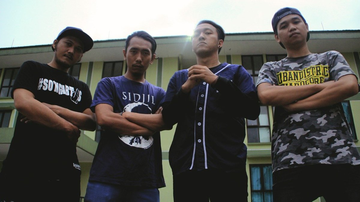 Now playing - <a href="/Urban_Hc/">URBANDISTRICT</a> " Fuck Politic "