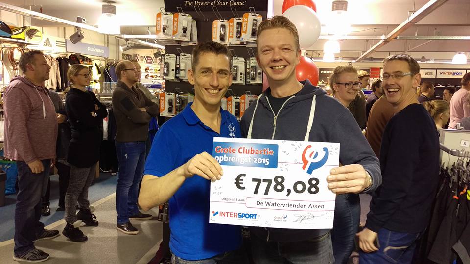 WVAssen's tweet photo. Officiële uitreiking van Grote Clubactie opbrengst bij Intersport Assen @Clubactie @IntersportNL @VanderveenAssen https://t.co/KzS0MqwMsa