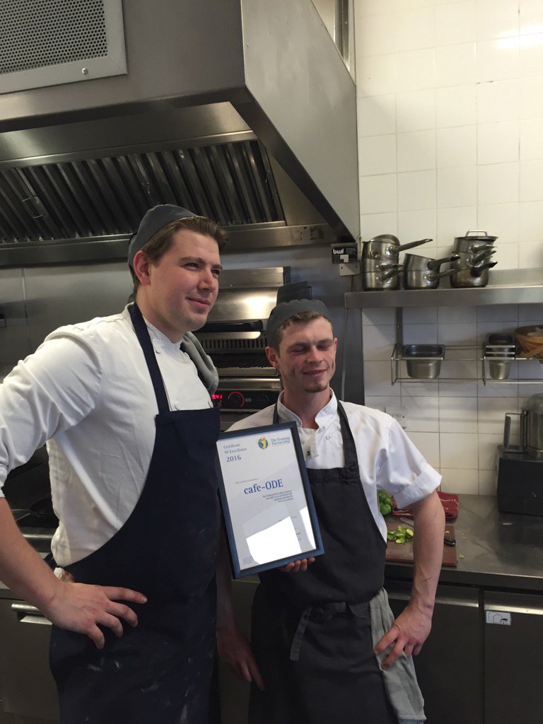 ODETRUEFOOD's tweet image. @peasbloss first day on the job and Nathan receives an award !
#trainingpartnership