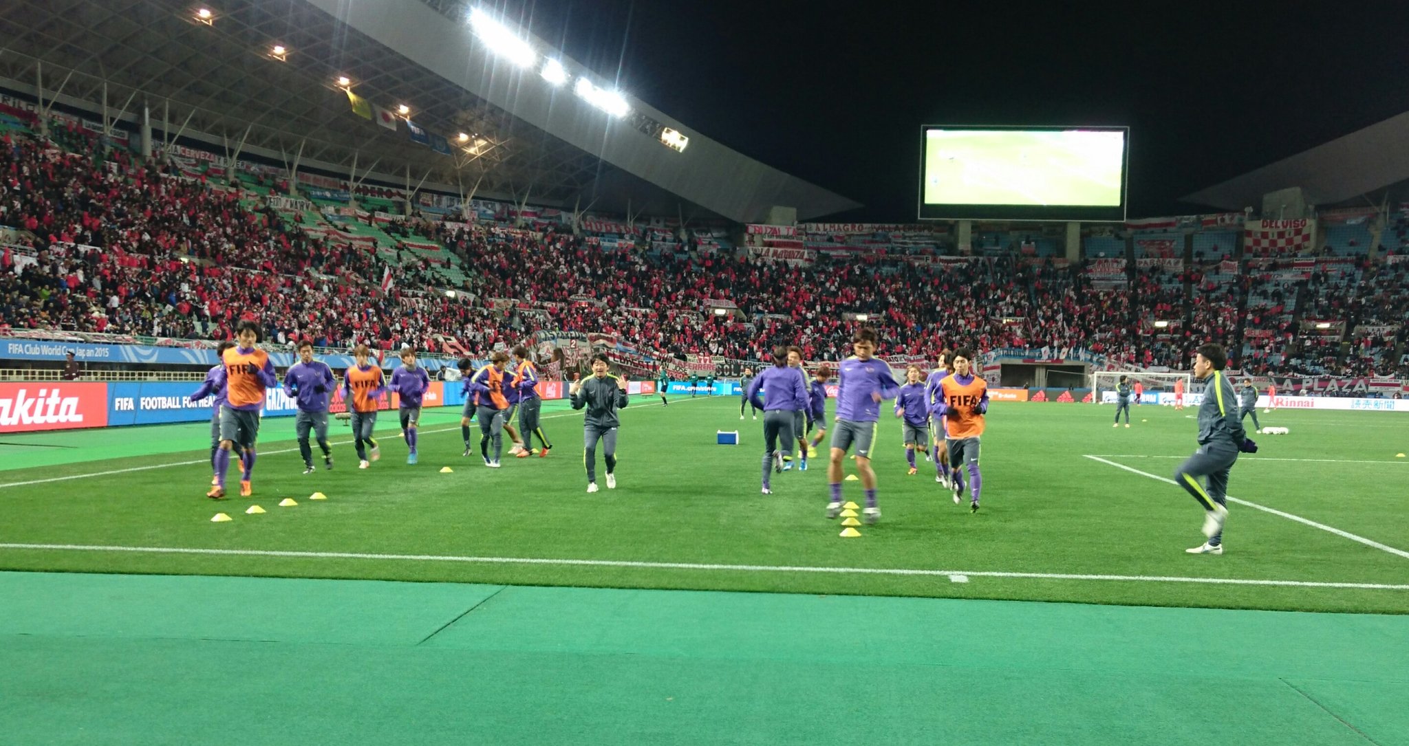تويتر サンフレッチェ広島 公式 على تويتر ただいま 選手がウォーミングアップ中 スタジアムは大量のリバープレートサポーターの応援によって 雰囲気はさながら海外での試合のよう そのなかでも 紫のサポーターが力強い応援を送ってくれています Sanfrecce تويتر サンフレッチェ広島 公式 على تويتر ただいま 選手がウォーミングアップ中 スタジアムは大量のリバープレートサポーターの応援によって 雰囲気はさながら海外での試合のよう そのなかでも 紫のサポーターが力強い応援を送ってくれています Sanfrecce